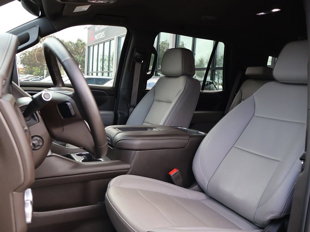 Used 2024 GMC Yukon SLT w/ SLT Luxury Package RWD image 28