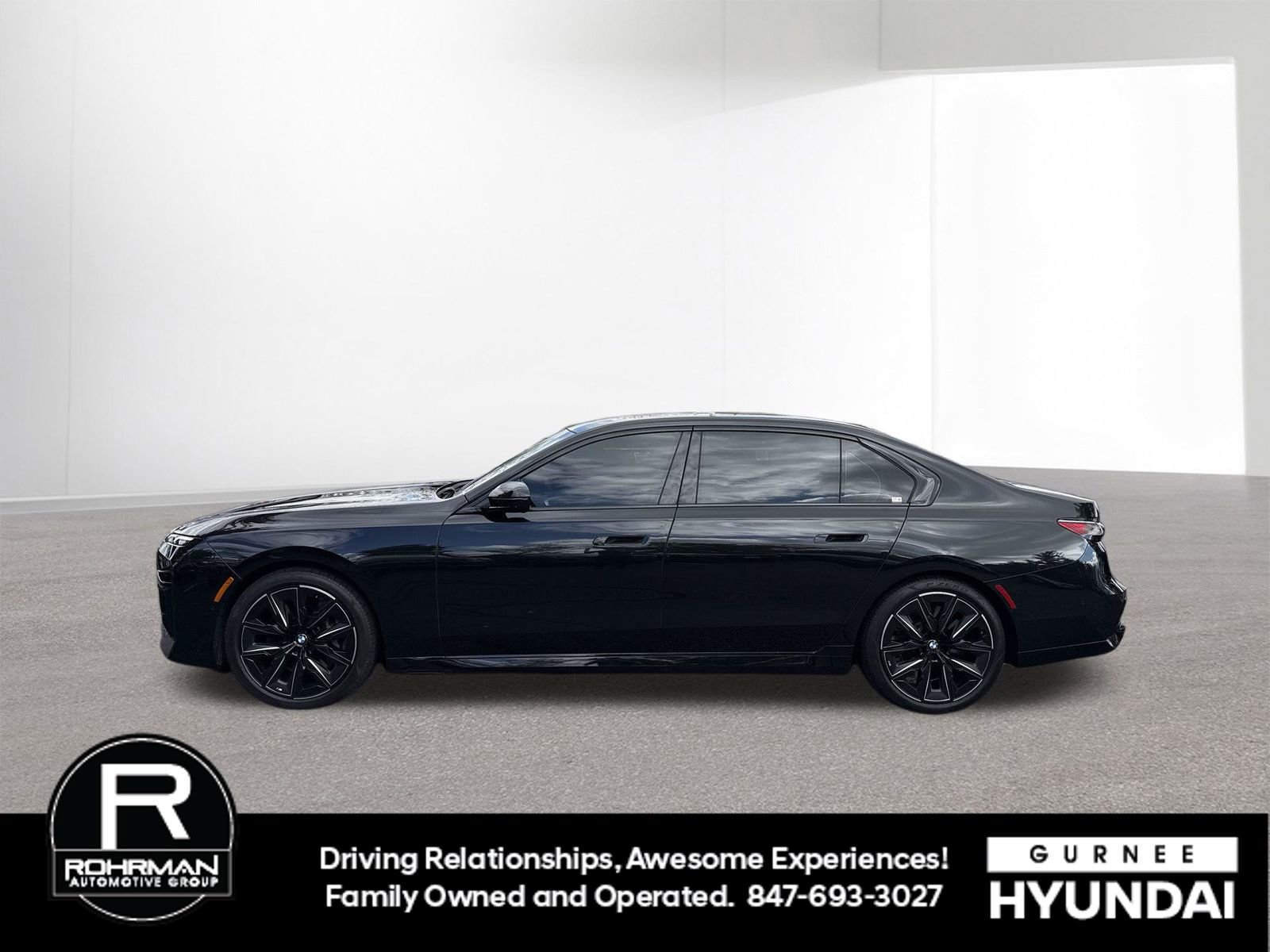 Used 2024 BMW 760i xDrive w/ Premium Package AWD/4WD image 5