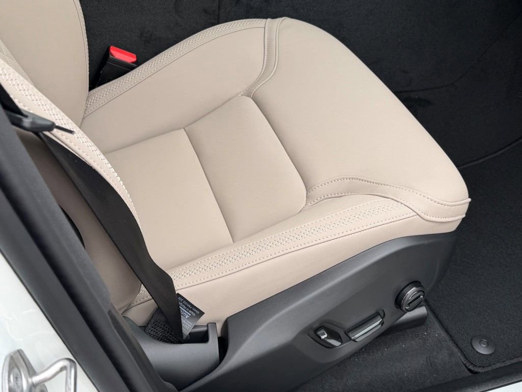 New 2026 Volvo XC60 B5 Core w/ Climate Package AWD/4WD image 11