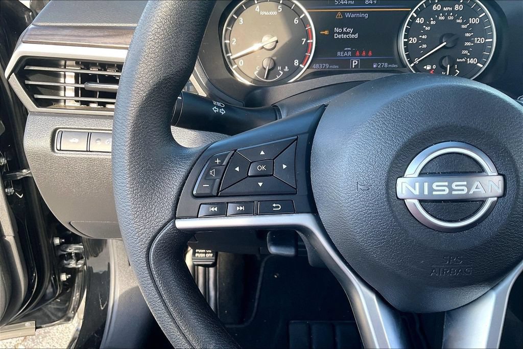 Used 2025 Nissan Altima 2.5 SV FWD image 11