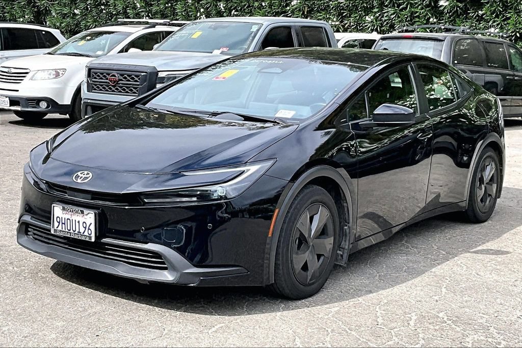 Used 2023 Toyota Prius LE FWD image 3