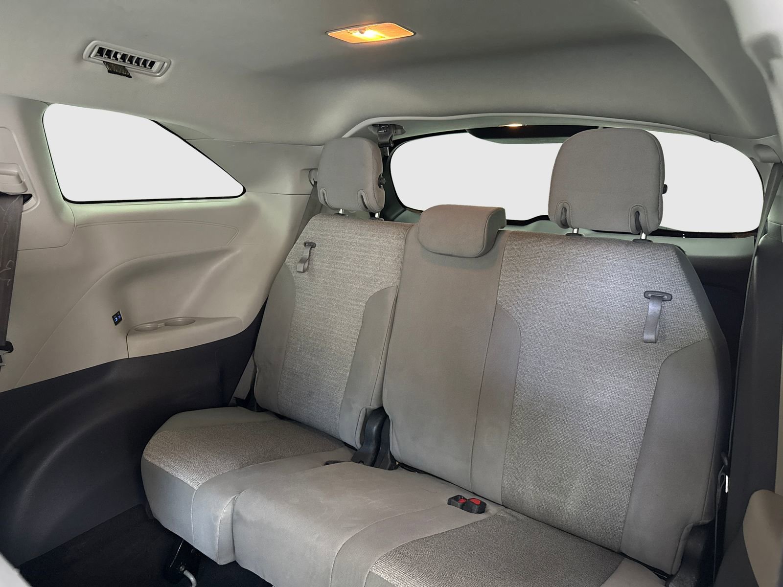 Used 2021 Toyota Sienna LE FWD image 38