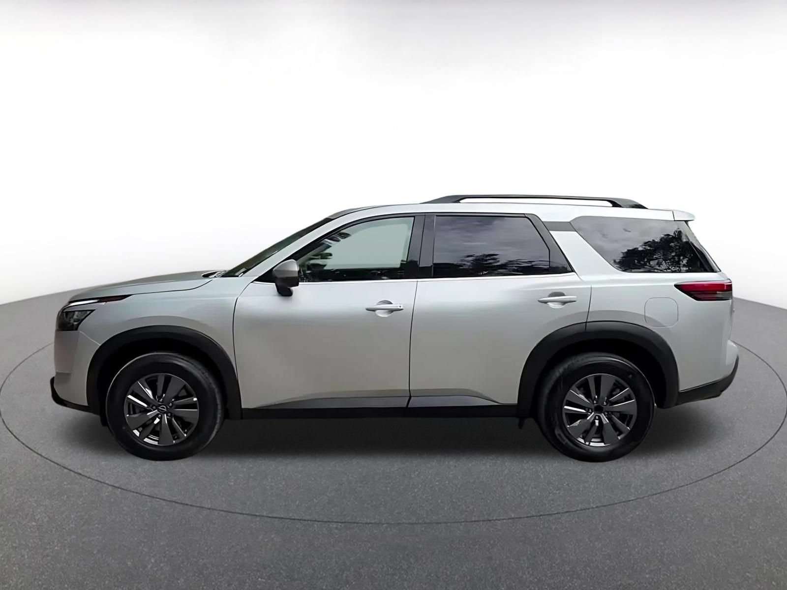 Used 2025 Nissan Pathfinder SV FWD image 9