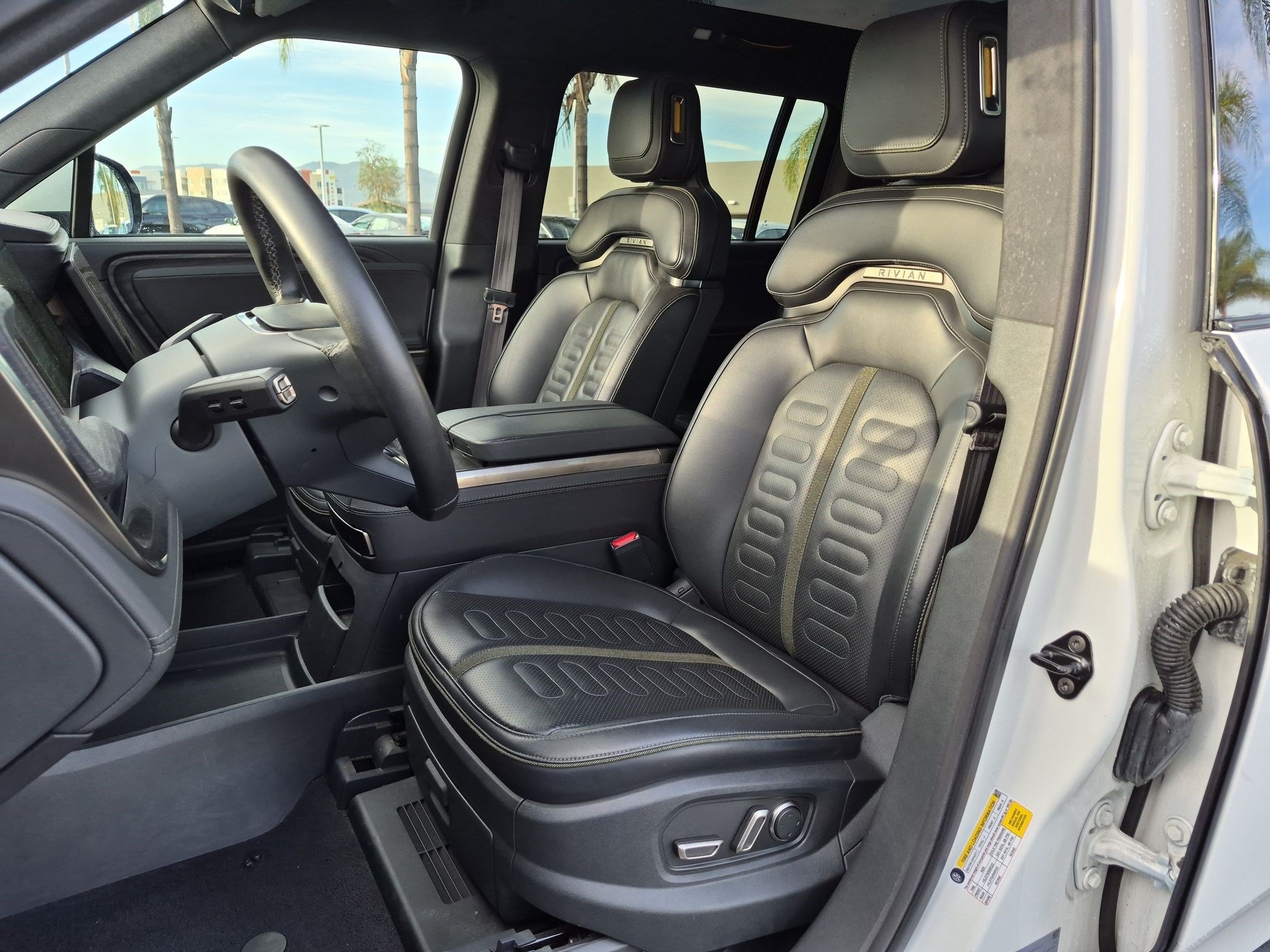 Used 2025 Rivian R1S Adventure AWD/4WD image 16