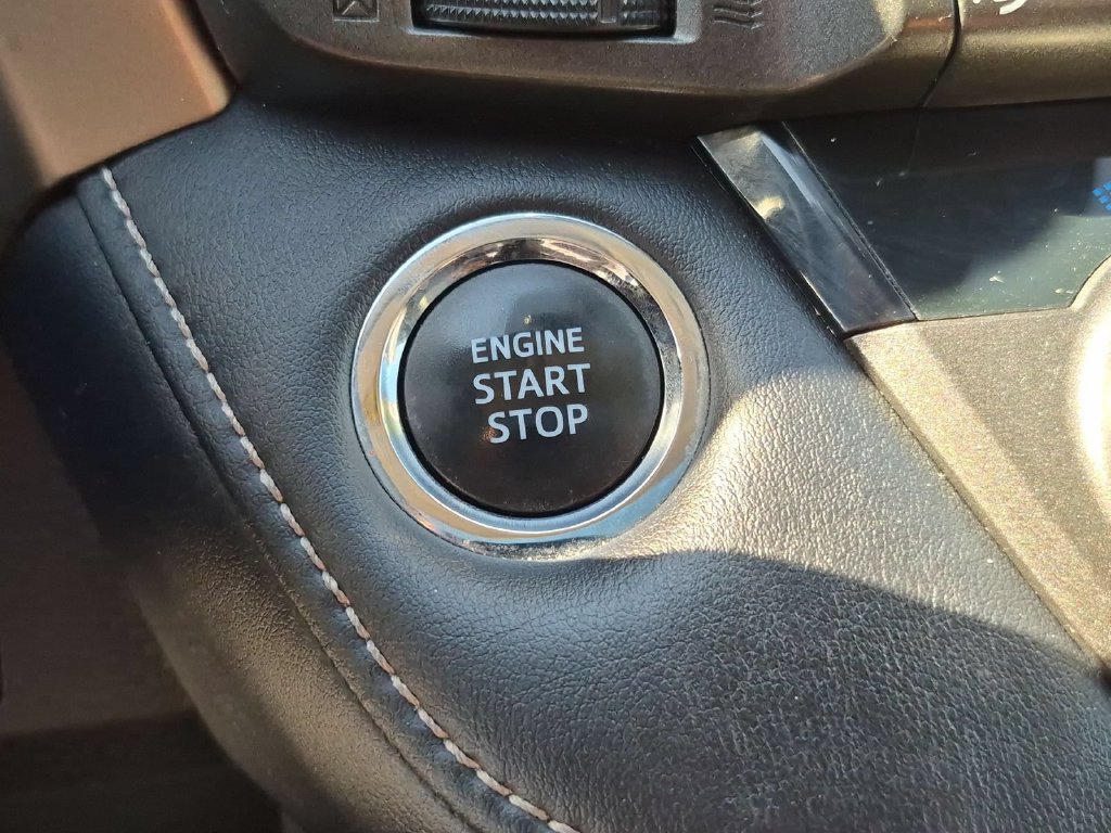 Used 2015 Toyota RAV4 Limited w/ Technology Package FWD image 9