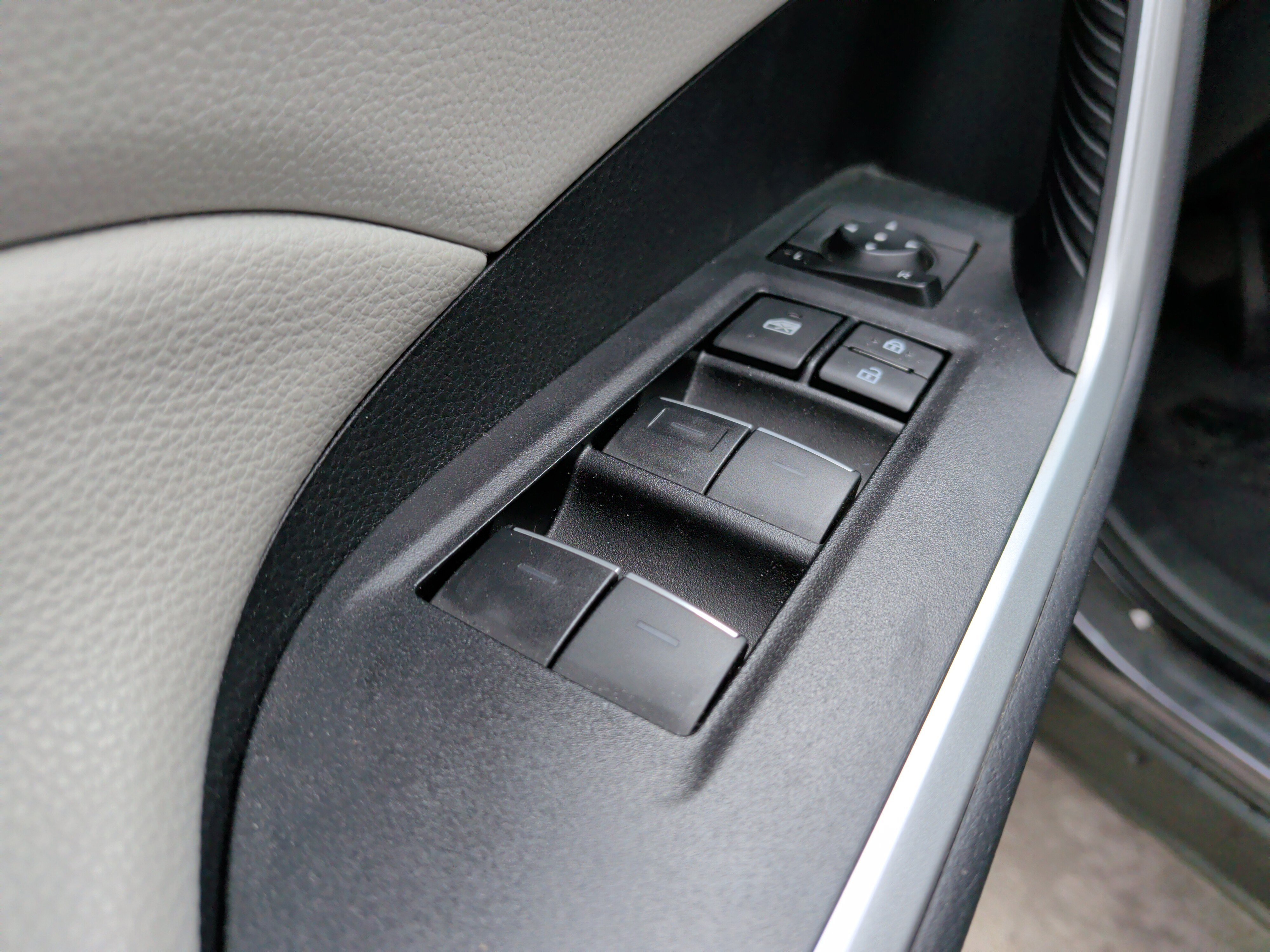 Used 2025 Toyota RAV4 XLE w/ Convenience Package image 14