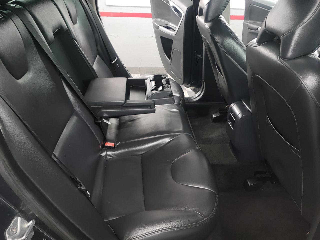 Used 2015 Volvo XC60 T6 w/ Proximity Package image 11