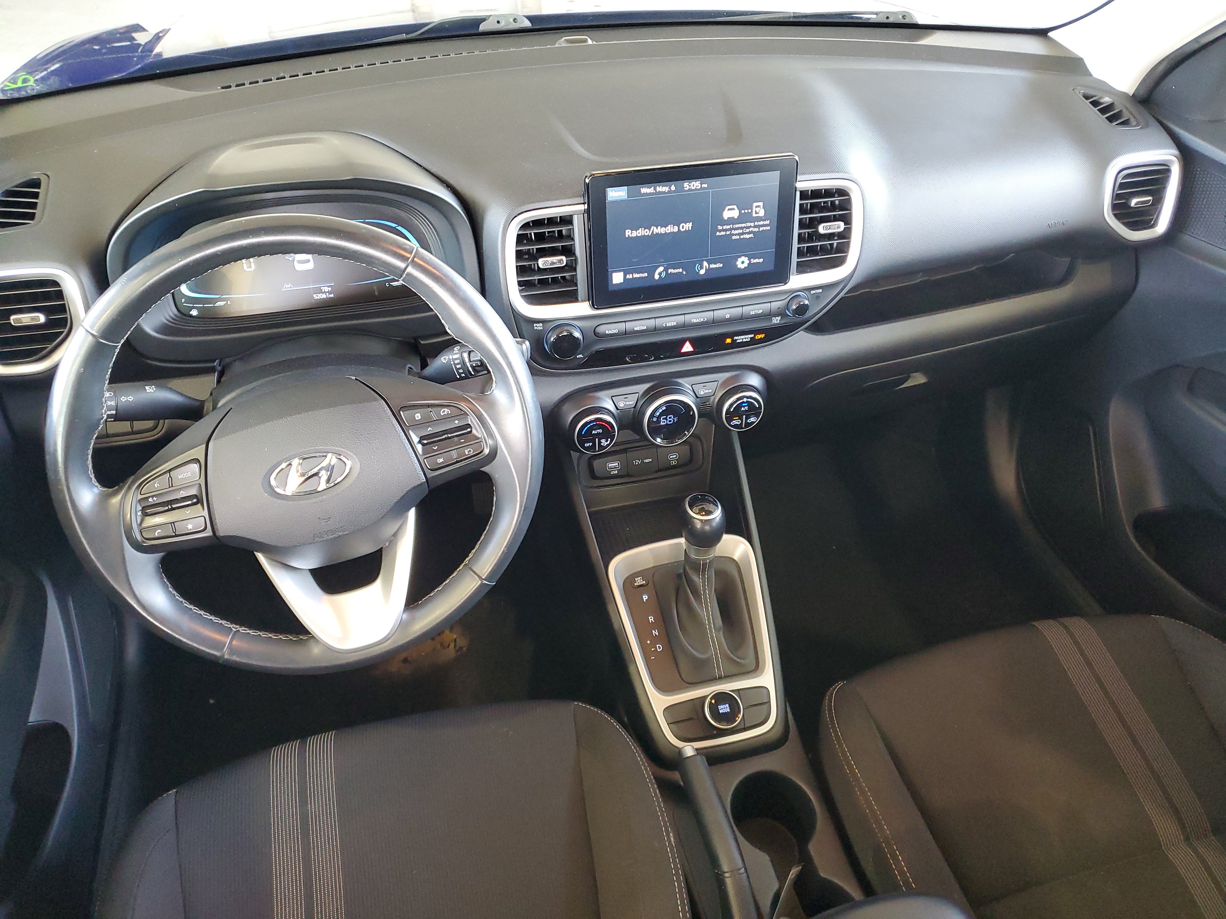 Used 2024 Hyundai Venue SEL FWD image 9
