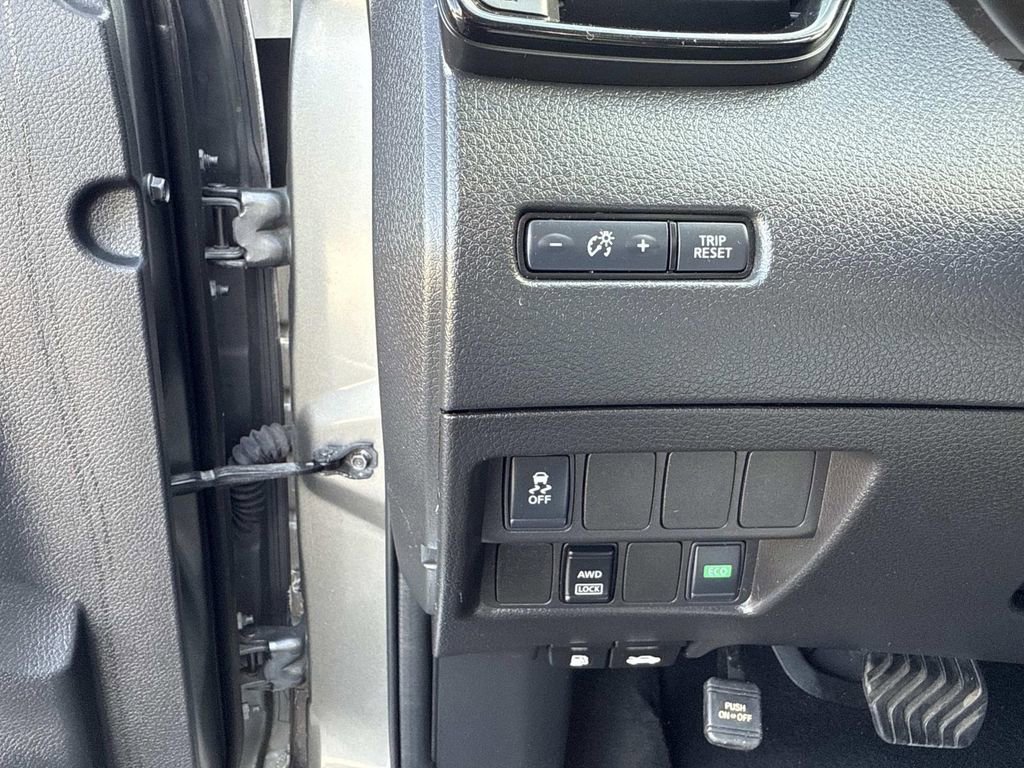 Certified 2018 Nissan Rogue Sport S image 32