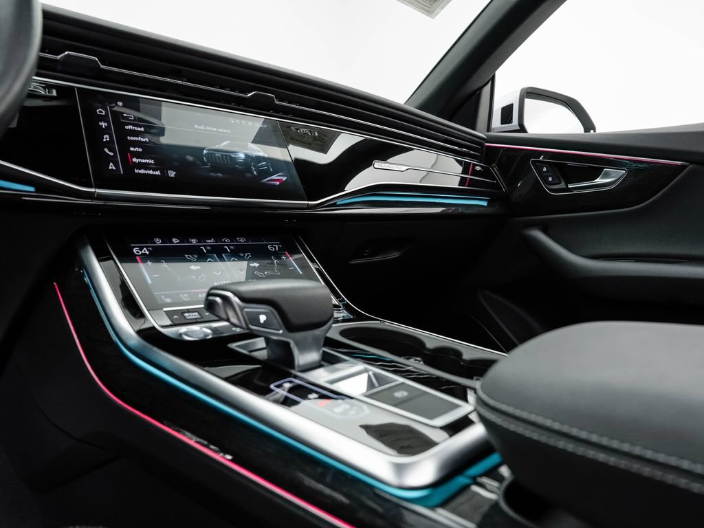 Used 2019 Audi Q8 Premium Plus w/ Premium Plus AWD/4WD image 18