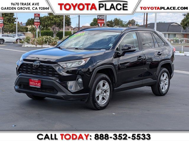 Used 2021 Toyota RAV4 XLE FWD image 1