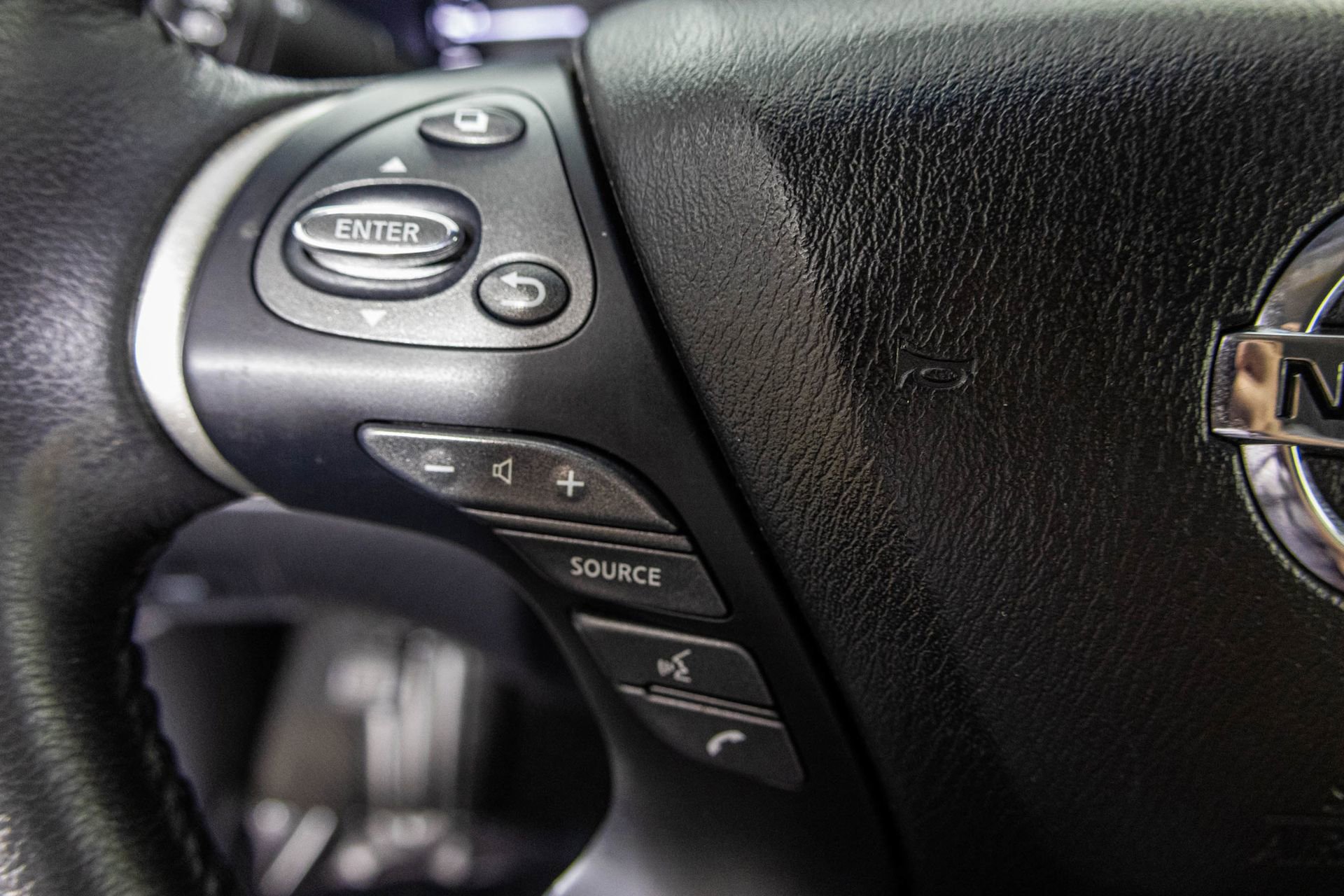 Used 2020 Nissan Pathfinder SV FWD image 30