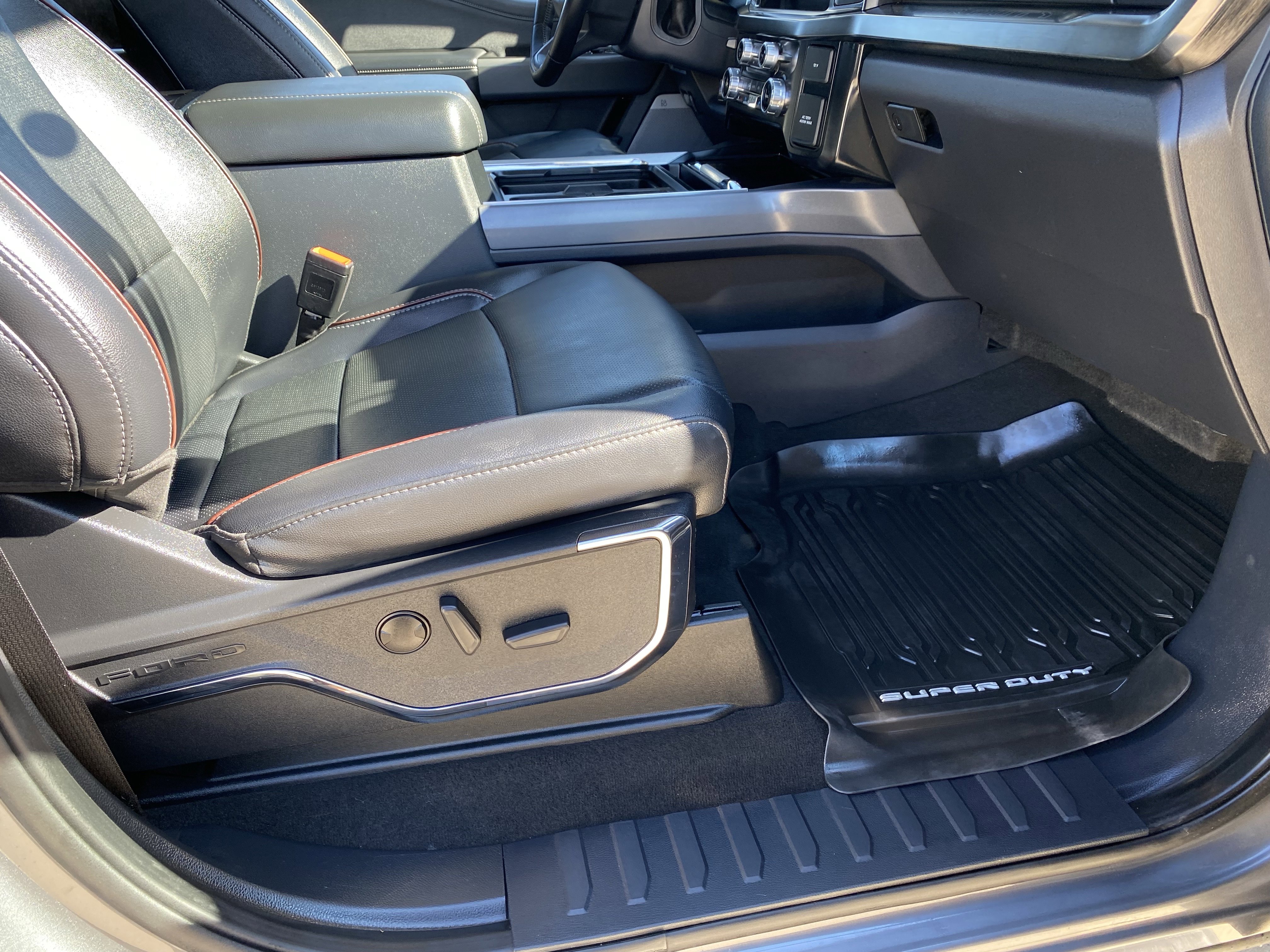 Used 2024 Ford F250 Lariat w/ Lariat Ultimate Package image 3