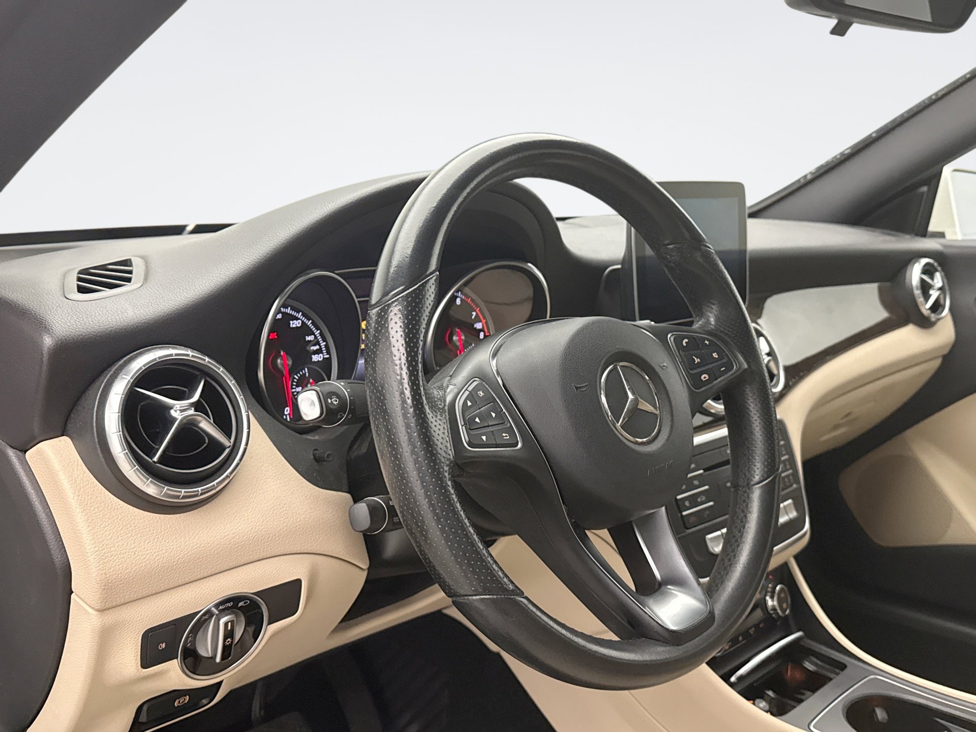 Used 2018 Mercedes-Benz CLA 250 image 7