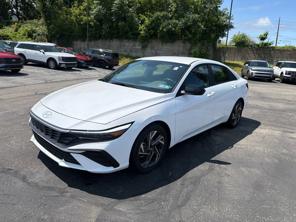 Certified 2025 Hyundai Elantra Sport FWD image 3