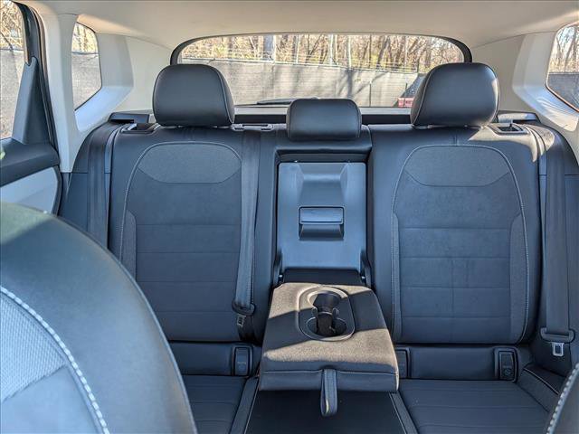 Used 2022 Volkswagen Taos SE w/ Panoramic Sunroof Package image 19