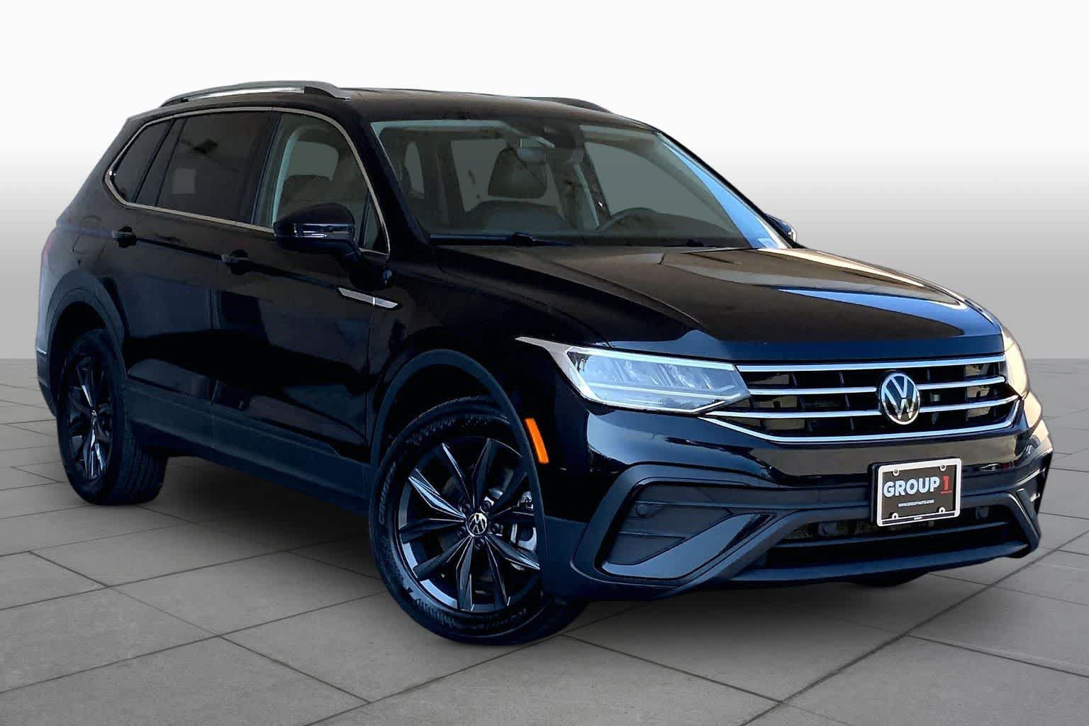 Used 2024 Volkswagen Tiguan SE AWD/4WD image 3