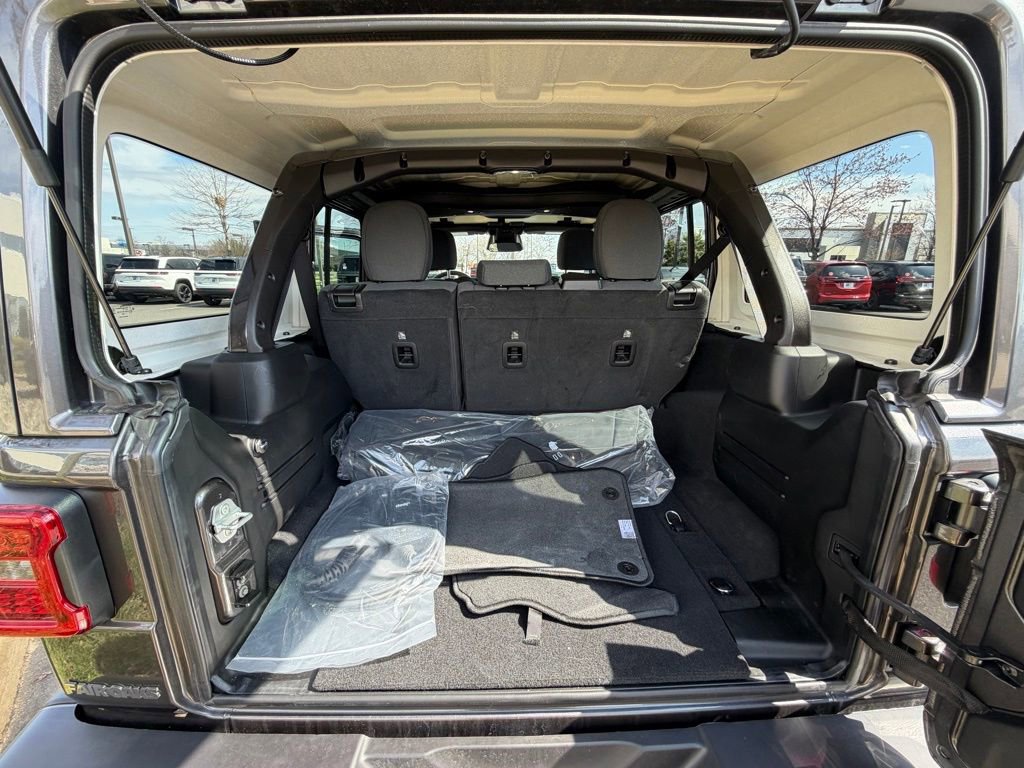 Certified 2025 Jeep Wrangler Unlimited Sahara AWD/4WD image 32