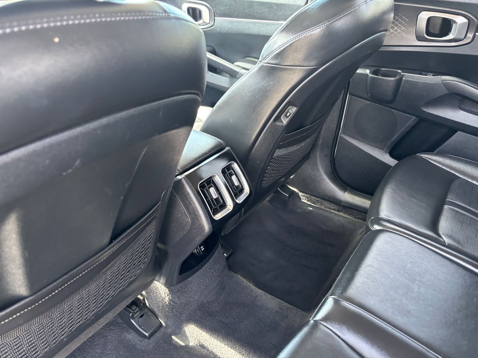 Used 2024 Kia Sorento S image 24