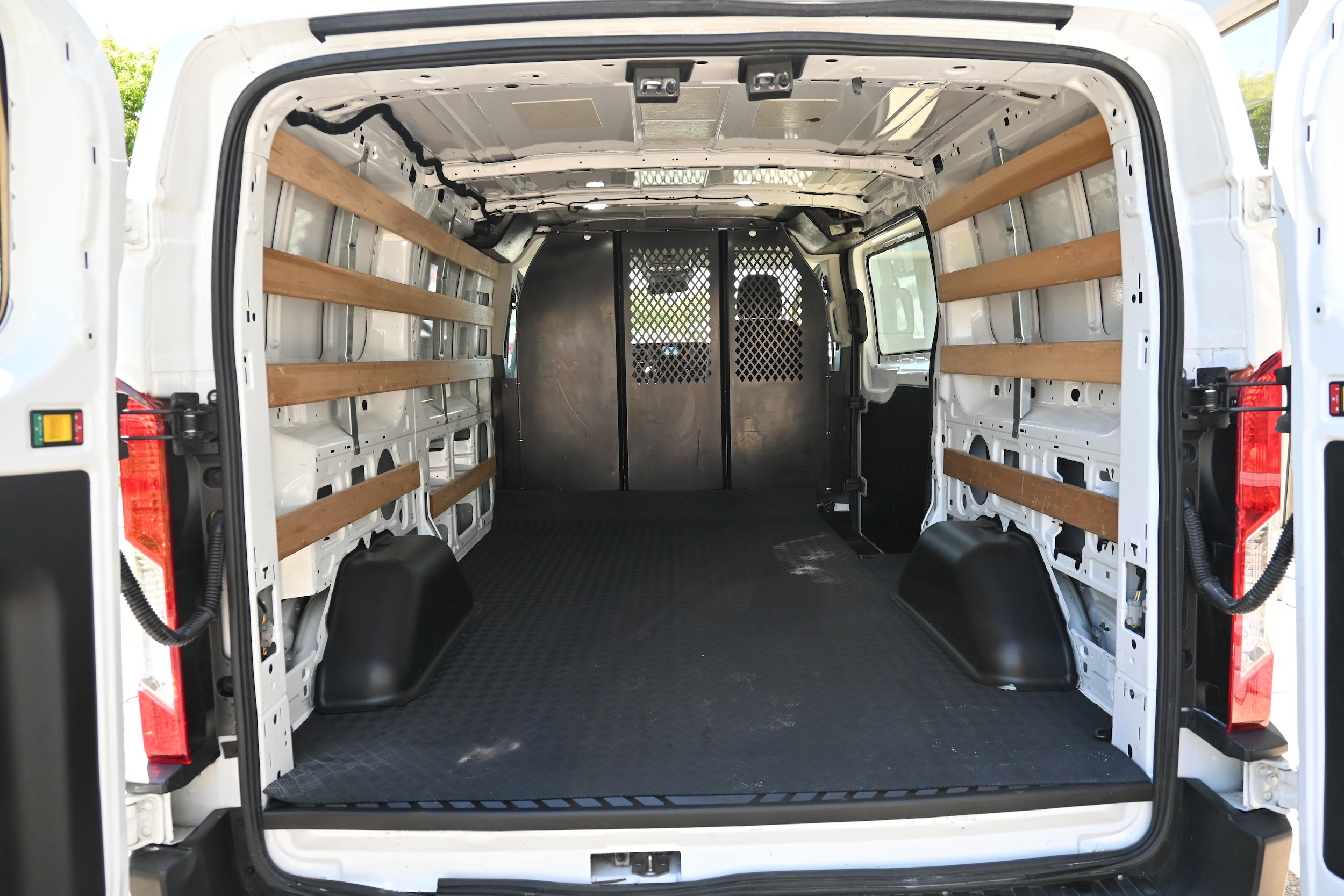 Used 2024 Ford Transit 250 Low Roof w/ Exterior Upgrade Package RWD image 5