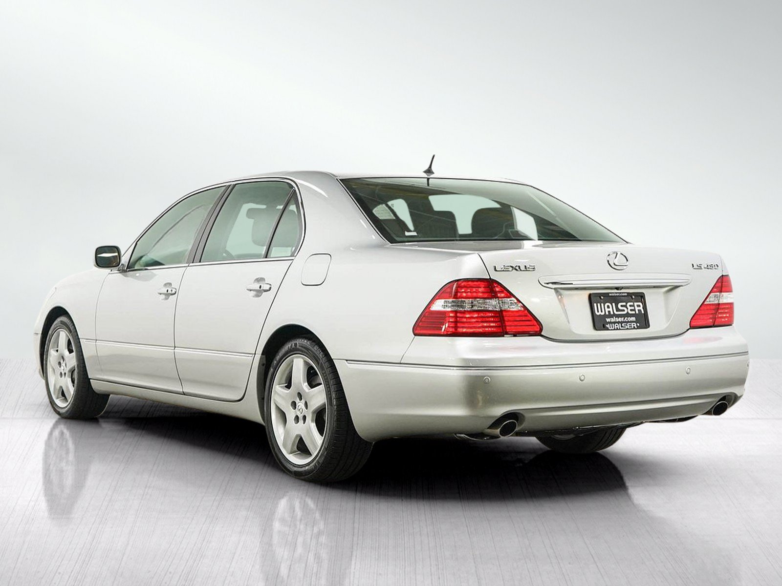 Used 2005 Lexus LS 430 RWD image 3