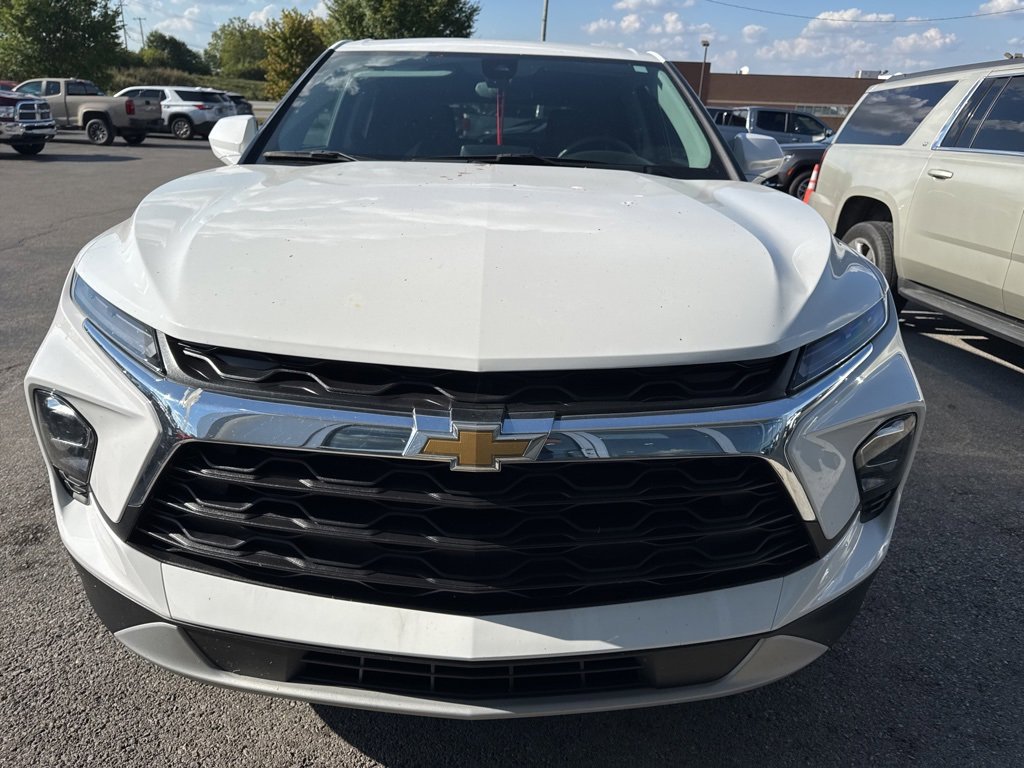 Used 2023 Chevrolet Blazer LT image 2