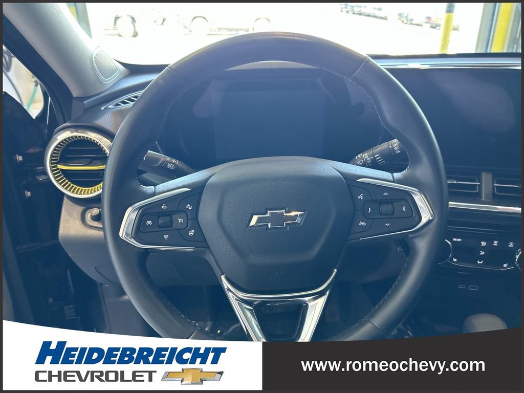Used 2024 Chevrolet Trax ACTIV w/ Sunroof Package FWD image 18