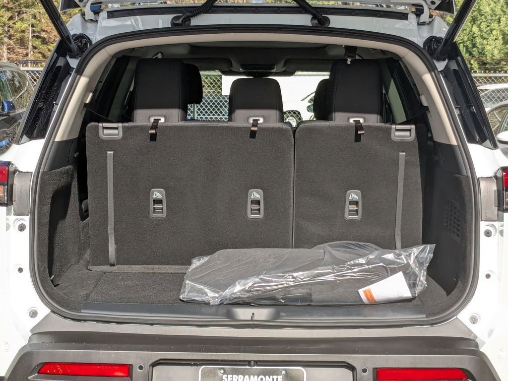 New 2025 Nissan Pathfinder SV image 28