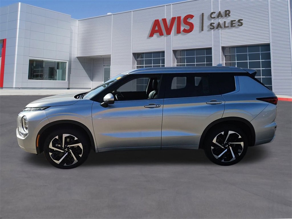 Used 2024 Mitsubishi Outlander SEL image 2