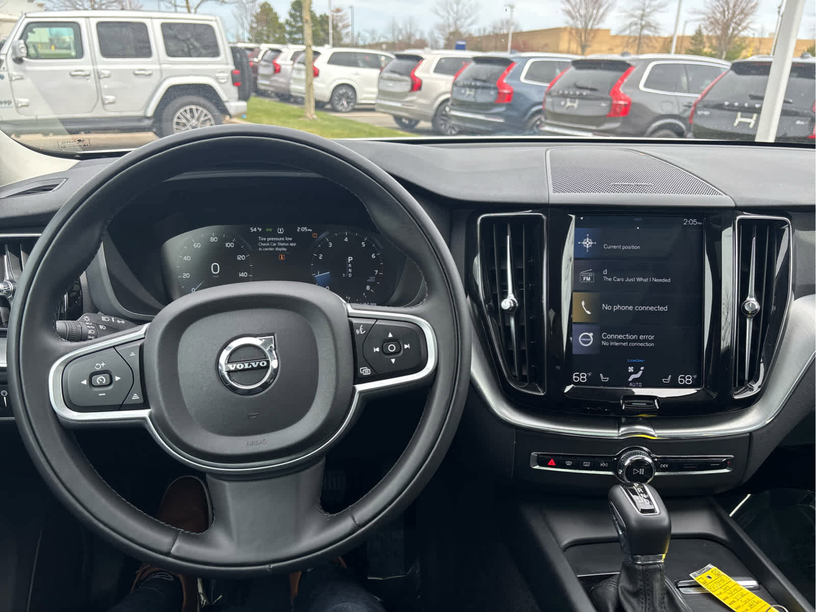 Used 2019 Volvo XC60 T6 Momentum w/ Multimedia Package AWD/4WD image 12
