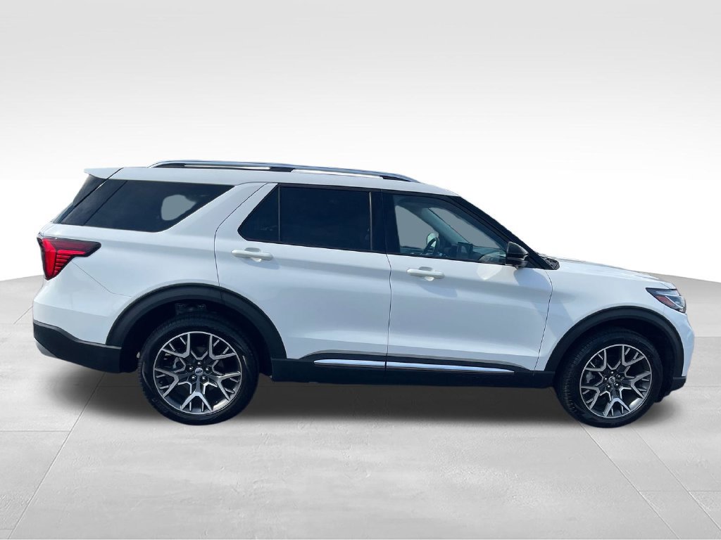 Used 2025 Ford Explorer Platinum w/ Ultimate Package AWD/4WD image 6