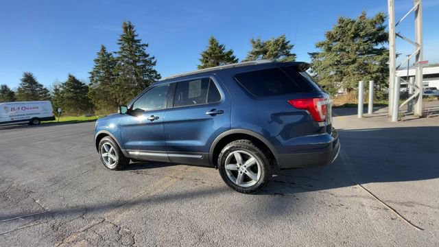 Used 2017 Ford Explorer XLT w/ Equipment Group 202A AWD/4WD image 7