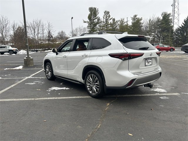 Used 2024 Toyota Highlander Platinum image 10