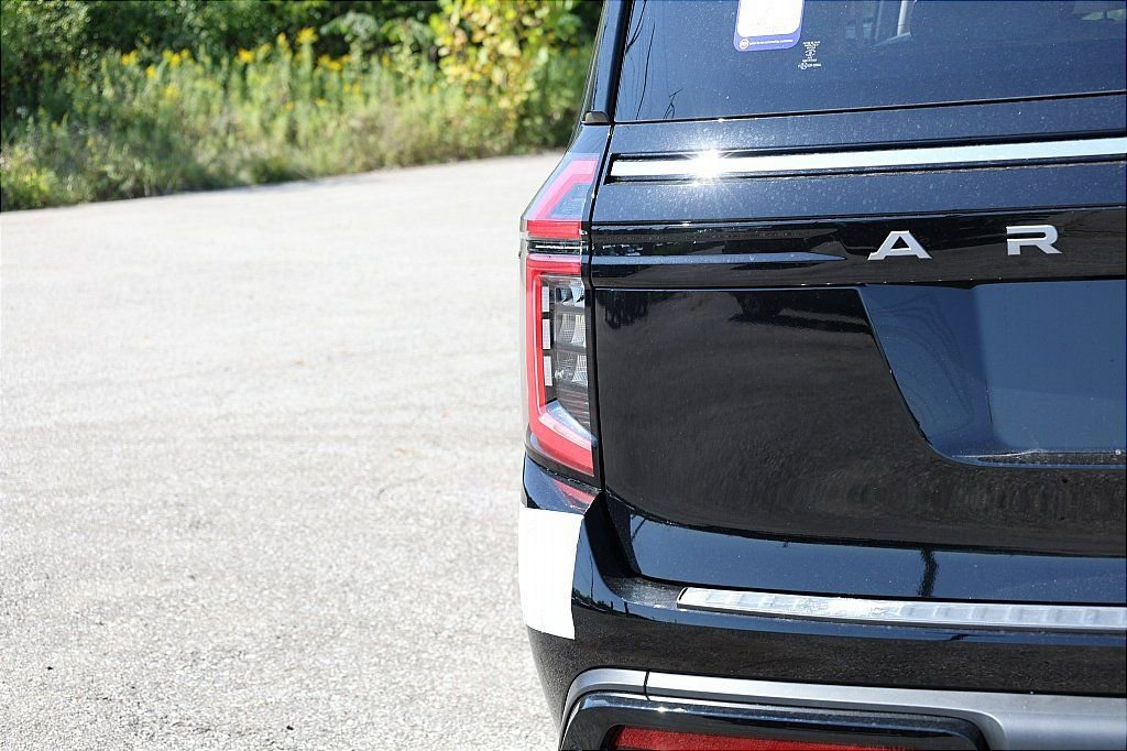 New 2026 Nissan Armada Platinum image 5