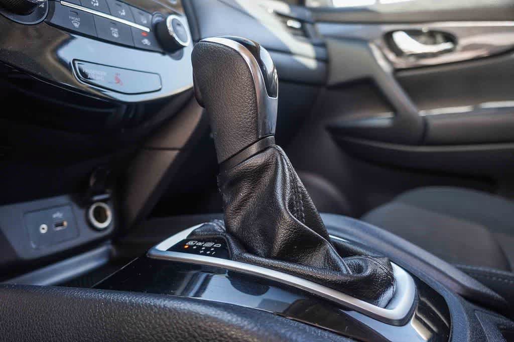 Used 2018 Nissan Rogue S AWD/4WD image 24