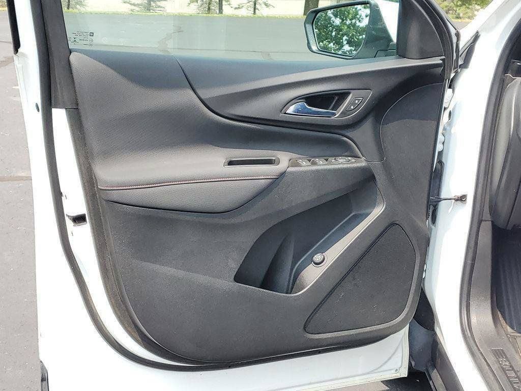 Used 2022 Chevrolet Equinox RS FWD image 22