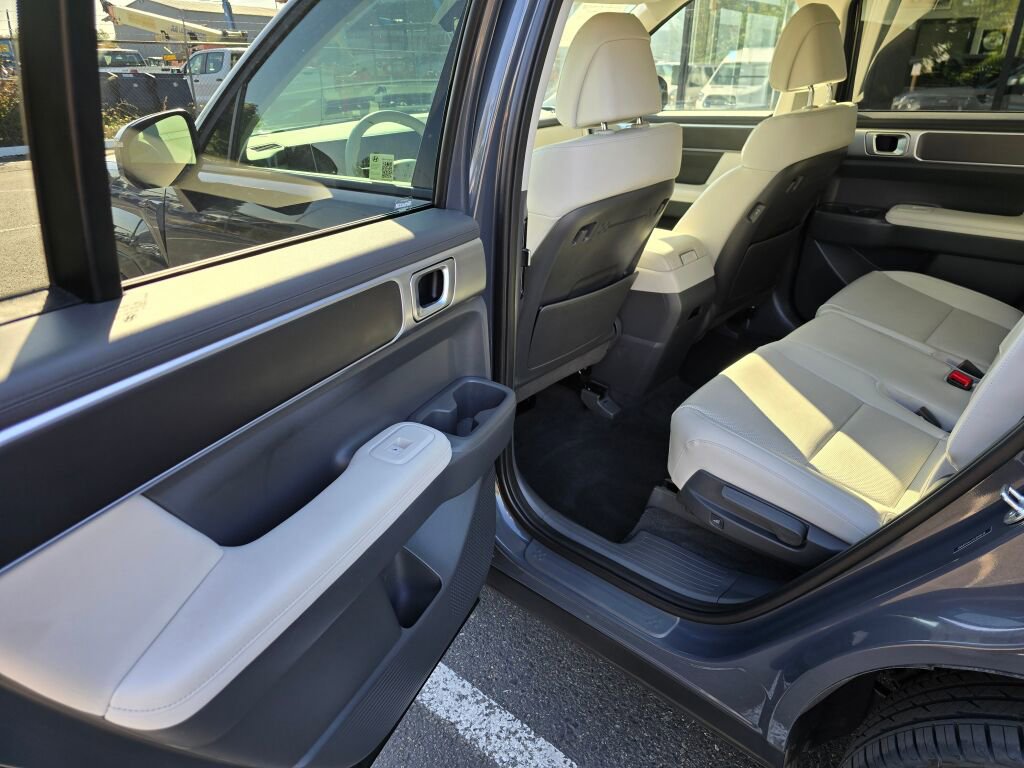 Used 2025 Hyundai Santa Fe SEL image 13