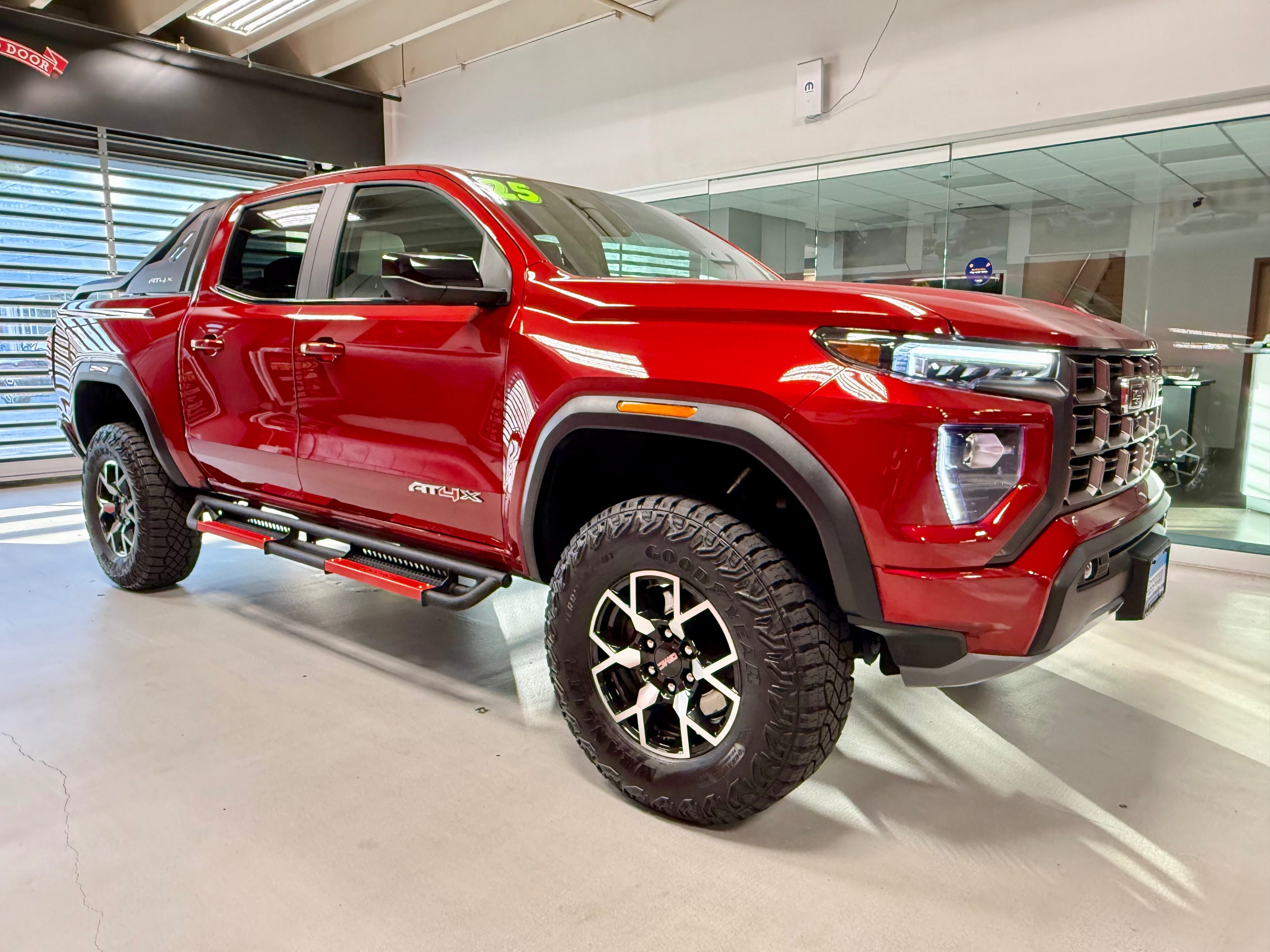 Used 2025 GMC Canyon AT4 w/ AT4X Package AWD/4WD image 12