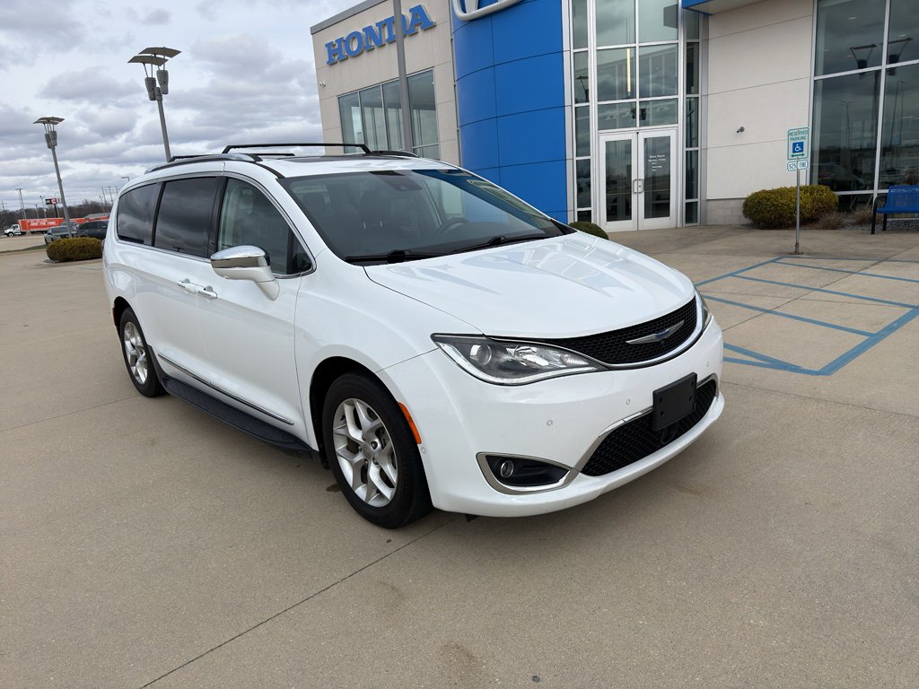 Used 2020 Chrysler Pacifica Limited w/ Advanced Safetytec Group image 3