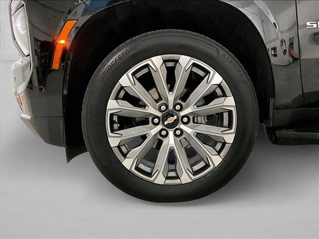Used 2025 Chevrolet Suburban High Country RWD image 10