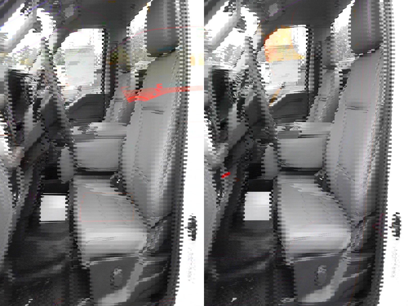 Used 2024 Ford F550 2WD Regular Cab Super Duty image 4