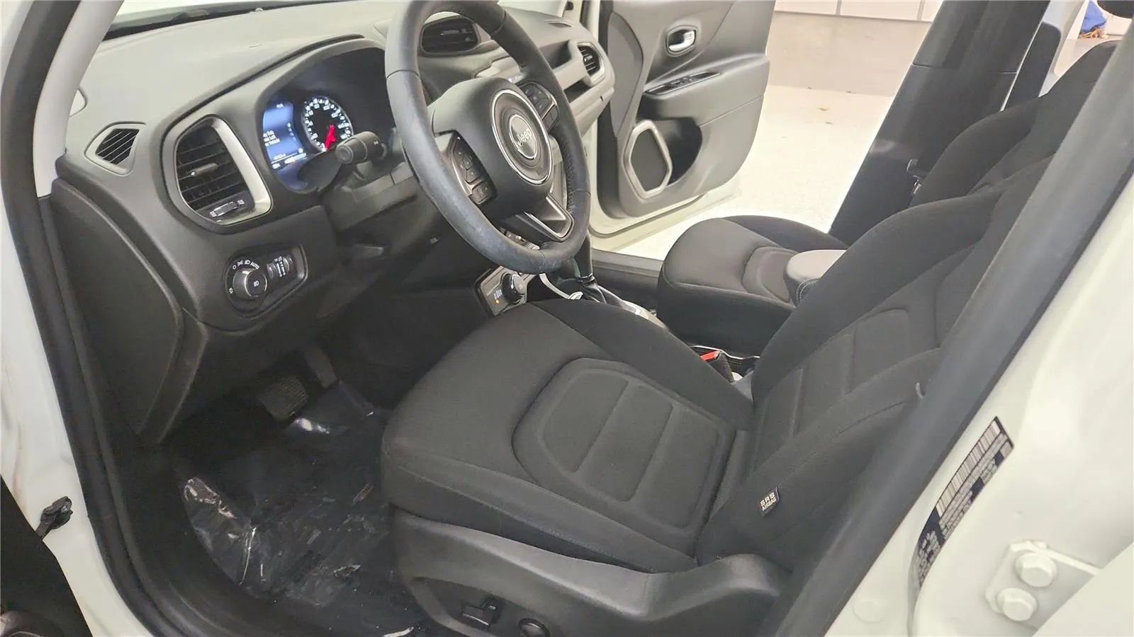 Used 2022 Jeep Renegade Latitude w/ Convenience Group image 22