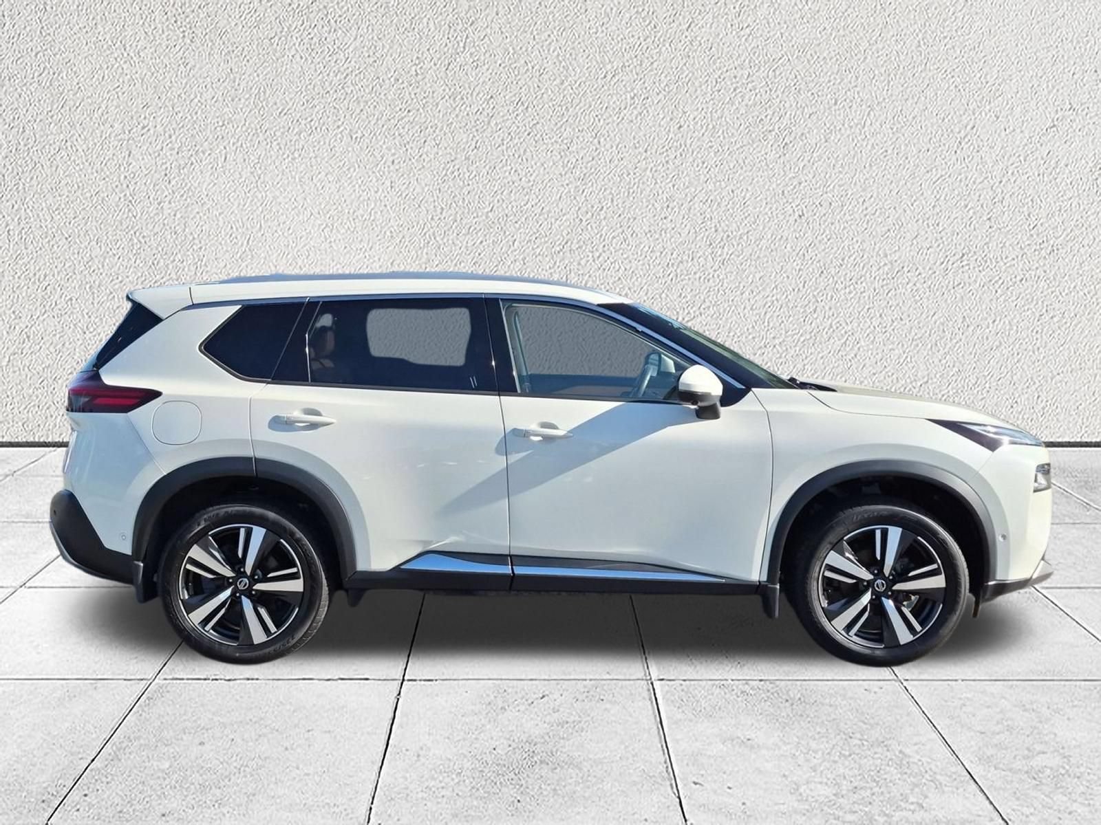 Used 2021 Nissan Rogue Platinum AWD/4WD image 2
