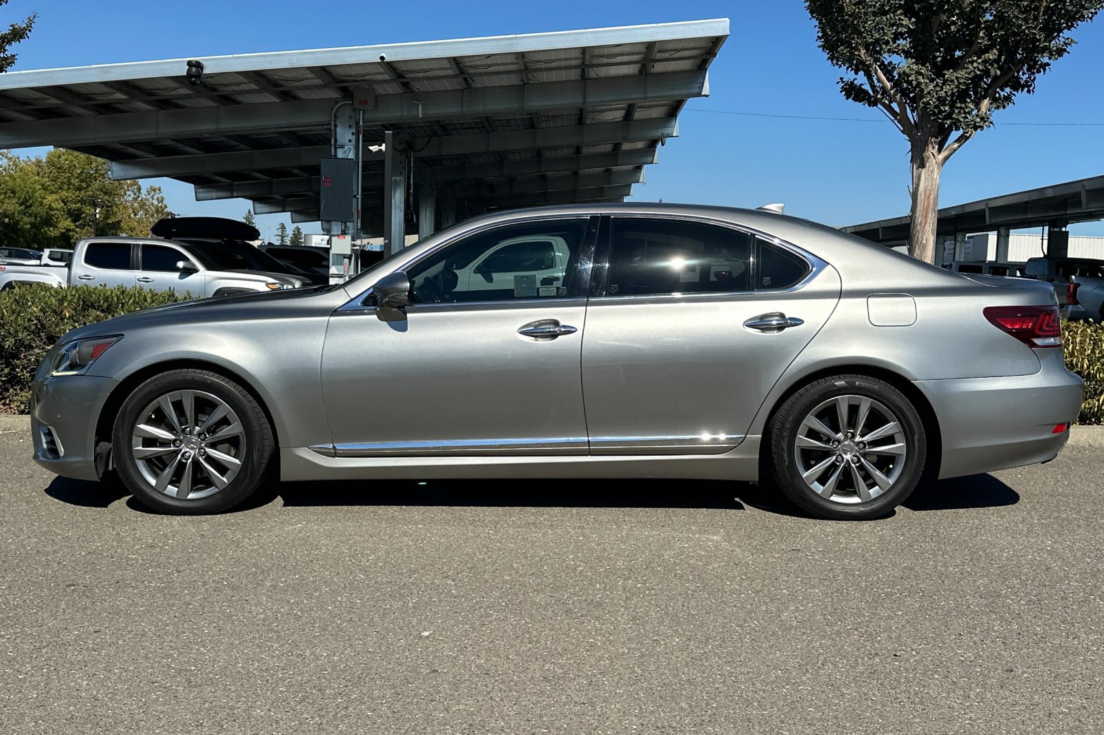 Used 2016 Lexus LS 460 w/ Comfort Package RWD image 7