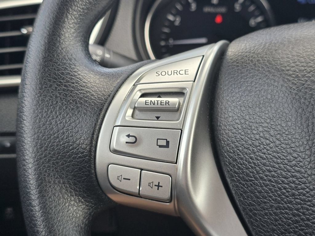 Used 2016 Nissan Rogue S AWD/4WD image 31