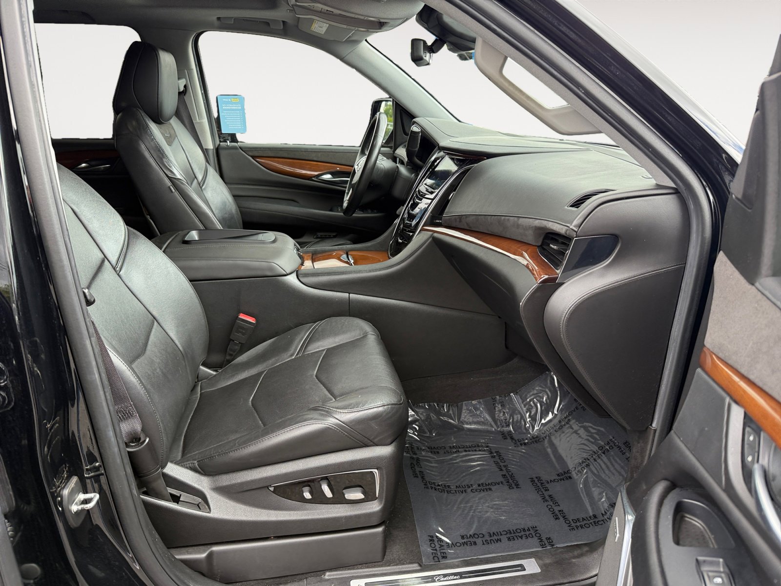 Used 2017 Cadillac Escalade Luxury AWD/4WD image 19
