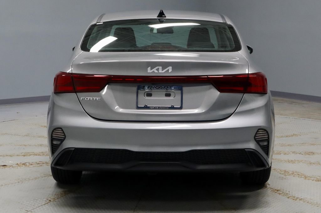 Used 2022 Kia Forte LXS FWD image 9