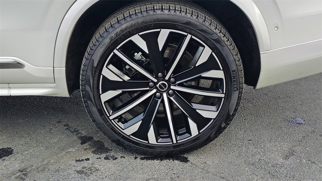 Certified 2025 Volvo XC90 B6 Plus image 31