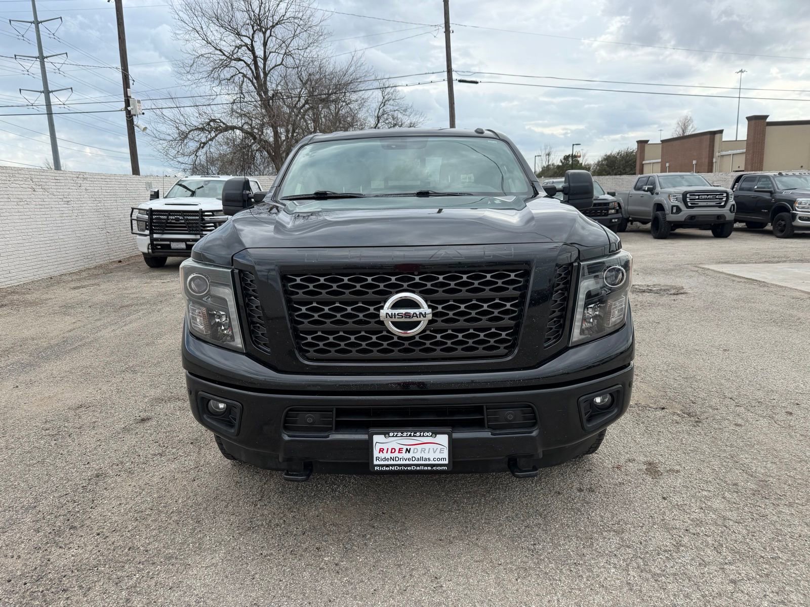 Used 2018 Nissan Titan SV w/ SV Convenience Package image 10