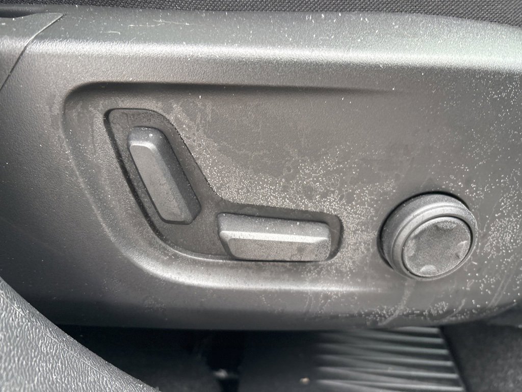 Used 2021 Volvo XC40 T5 Momentum w/ Premium Package image 37